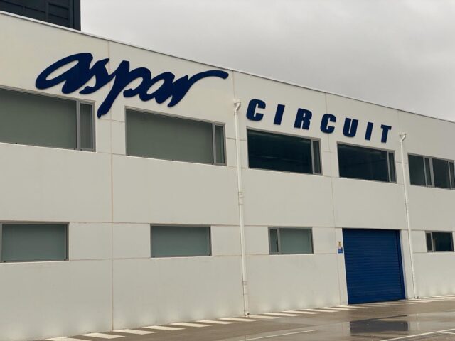 Este Domingo el Aspar Circuit ha sido el lugar de la Desmotostada 2025 . Un fenomenal almuerzo del Doc para celebrar la despedida del año 2025. Socios y familiares nos hemos reunido en un ambiente lleno de camaradería . El tiempo es lo único que no ha acompañado por lo que hemos tenido que acudir sin nuestras motos.@docvalencia @circuitaspar @ducativalenciaoficial @ducatiesp #desmotostada #docvalencia #asparcircuit #ducatiofficialclubvalencia