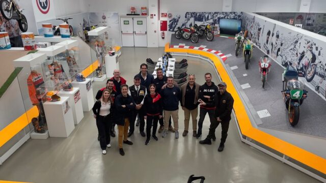 Comida presidentes Museo Nacional de la moto. Alcalá de Henares. @ducatiesp @ducati @d.o.c.murcia @doc.almeria @doc_aragon_ @ducatilevante @doc_sevilla @ducatistas @doc_rossobikers #wdw2026doc