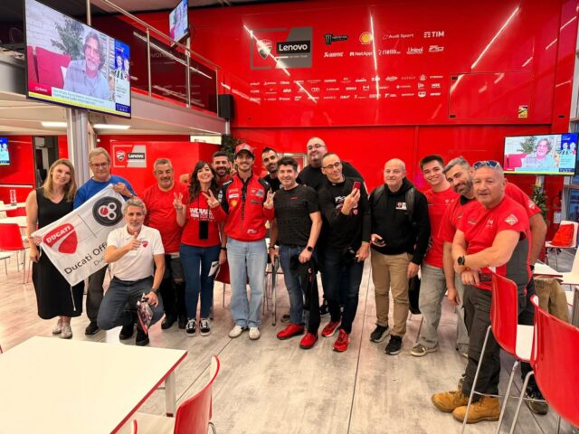 Disfrutando en Montmeló de la cena de pilotos @d.o.c.valencia . Gracias a @ducati @ducaticorse @ducatiesp por hacerlo posible. @sonia__696 @doc.barcelona @doc_rossobikers @ducatistas @docgirona @docaragon @ducatilevante @doc_sevilla @doc_granada @doc.almeria @dse_desmoclub @ducati_club_doc_d.c.e @docgalicia